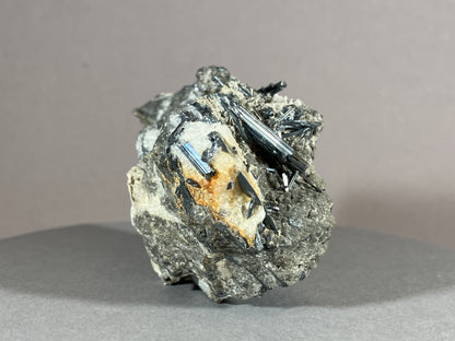 Antimonit - Grossetto/Italien ca. 8x4,5cm