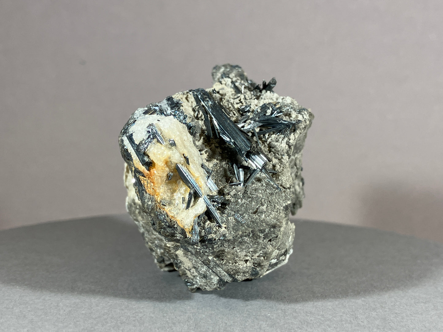 Antimonit - Grossetto/Italien ca. 8x4,5cm