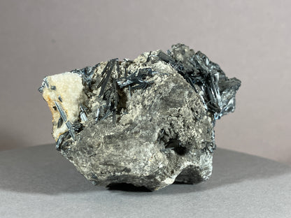 Antimonit - Grossetto/Italien ca. 8x4,5cm