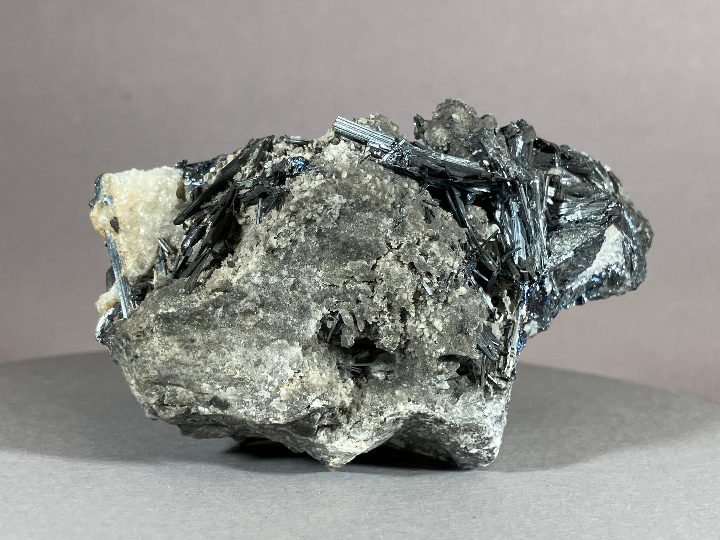 Antimonit - Grossetto/Italien ca. 8x4,5cm