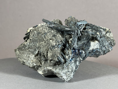 Antimonit - Grossetto/Italien ca. 8x4,5cm