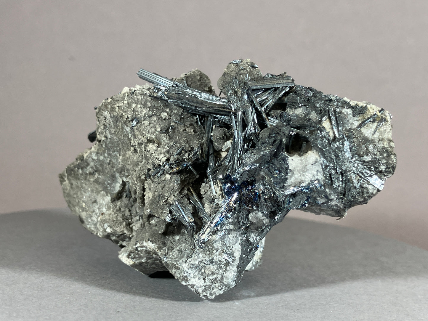 Antimonit - Grossetto/Italien ca. 8x4,5cm