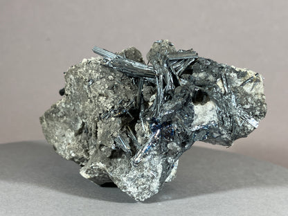 Antimonit - Grossetto/Italien ca. 8x4,5cm