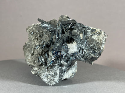 Antimonit - Grossetto/Italien ca. 8x4,5cm