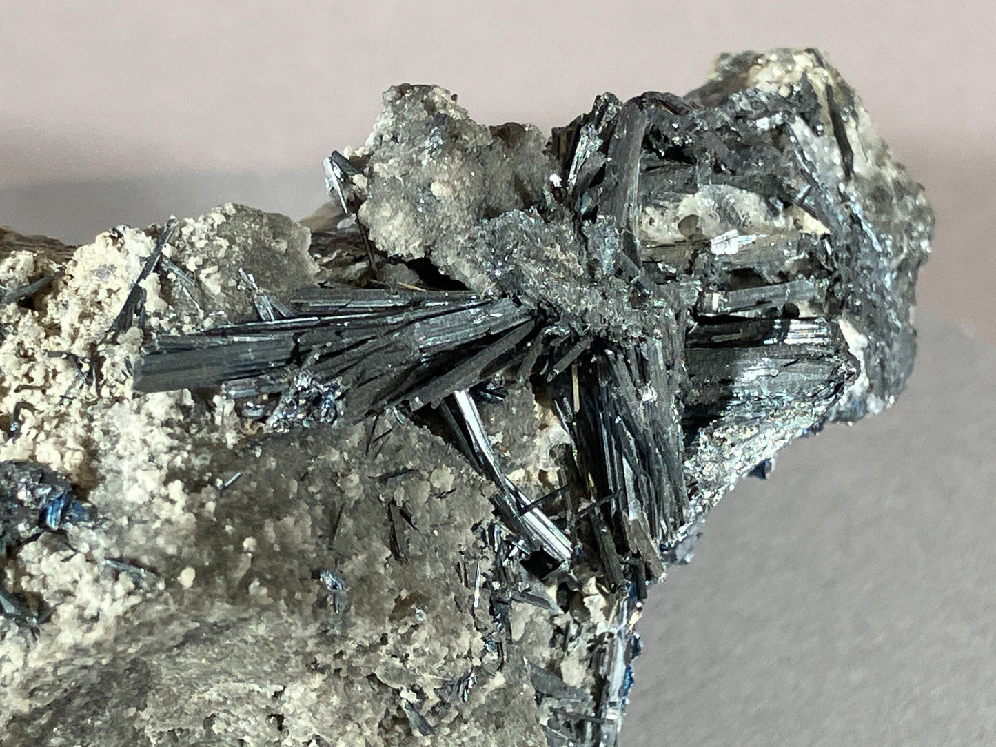 Antimonit - Grossetto/Italien ca. 8x4,5cm