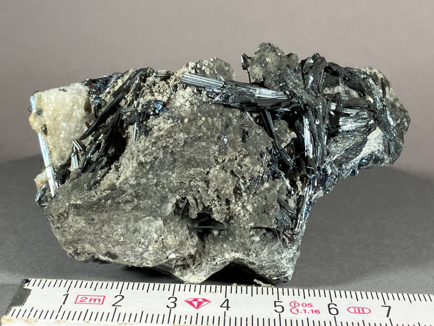 Antimonit - Grossetto/Italien ca. 8x4,5cm