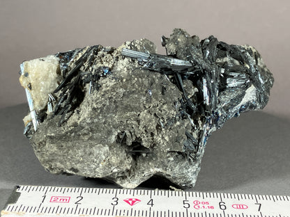 Antimonit - Grossetto/Italien ca. 8x4,5cm