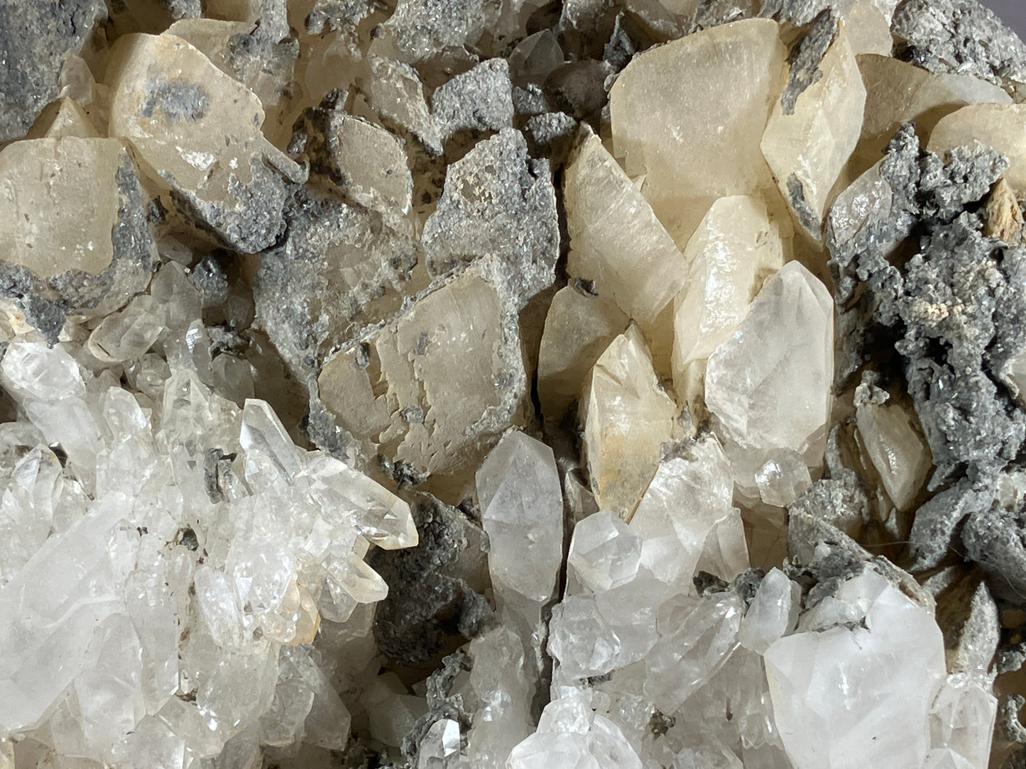 Bergkristall/Calcit - Pfunds/Tirol ca. 18x14cm