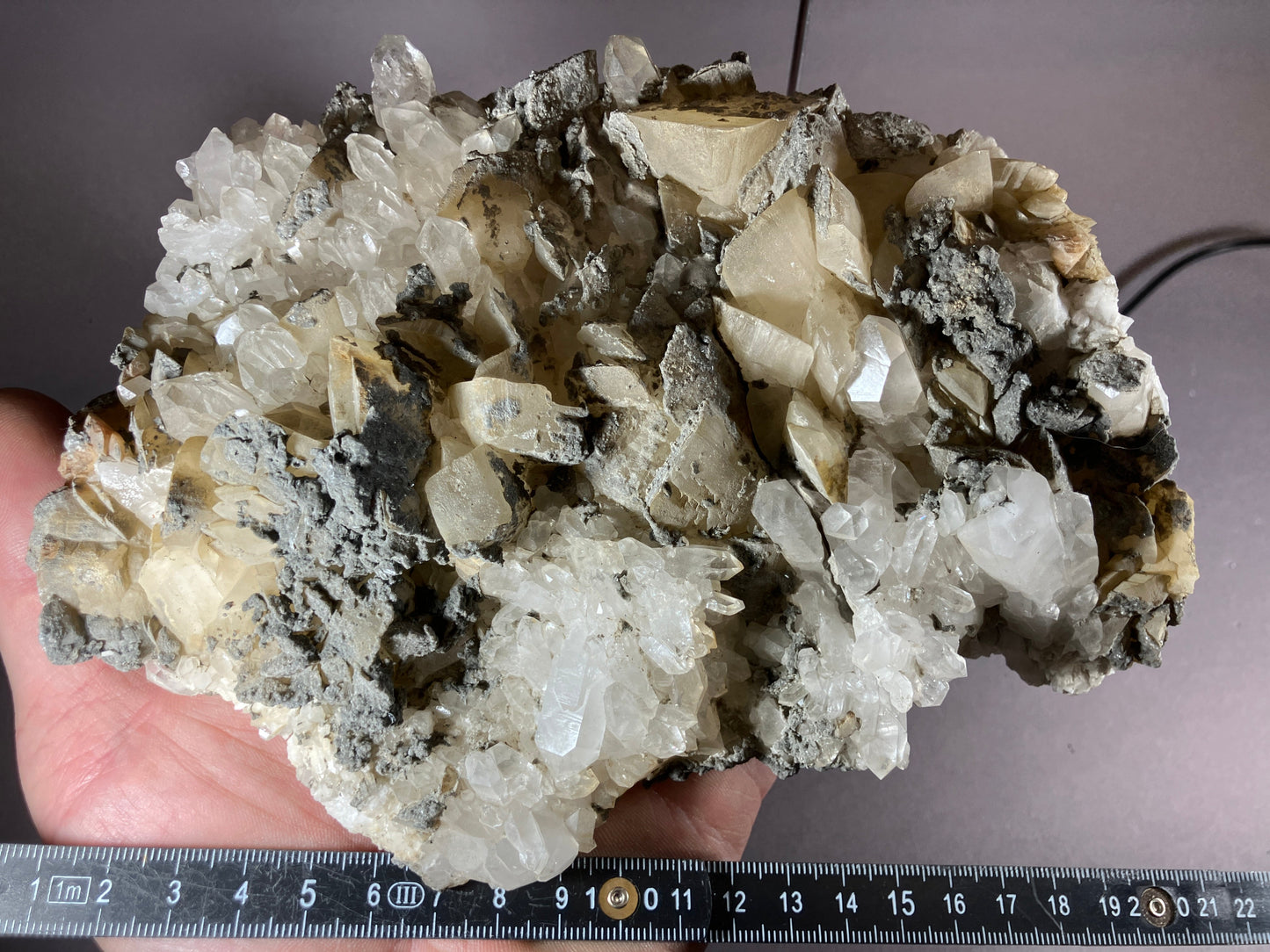 Bergkristall/Calcit - Pfunds/Tirol ca. 18x14cm