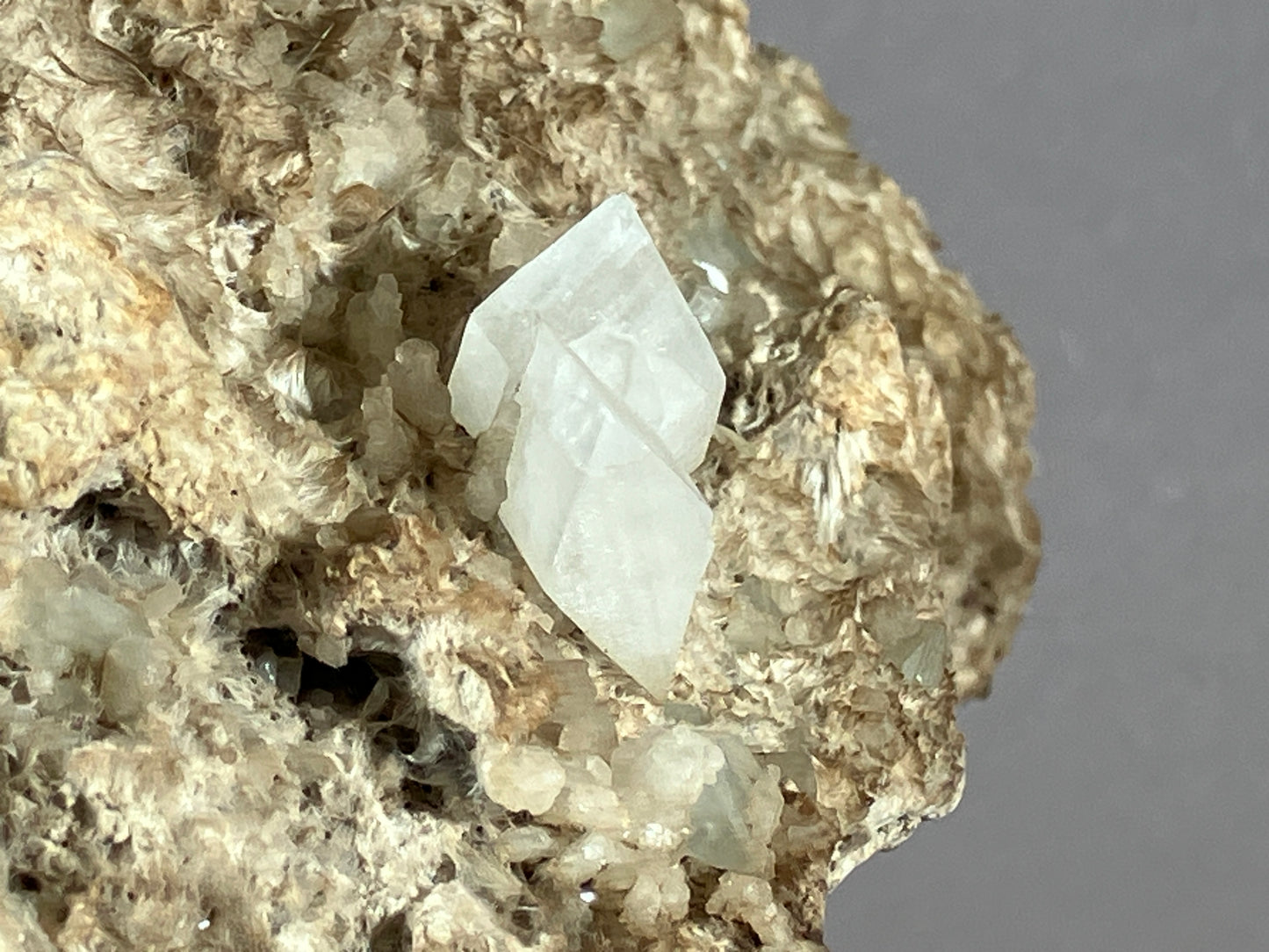 Adular/Amiant/Albit - Teiftal/Uri/Schweiz ca. 13x6cm