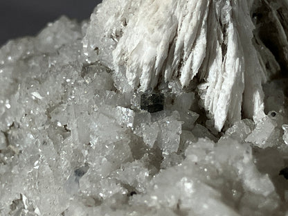 Baryt/Quarz/Fahlerz - St.Gertraudi/Tirol ca. 5x4cm