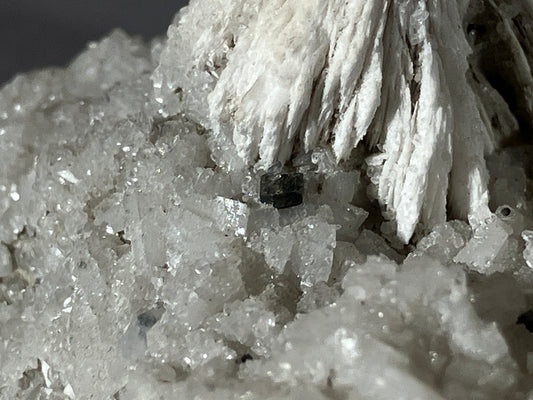 Baryt/Quarz/Fahlerz - St.Gertraudi/Tirol ca. 5x4cm