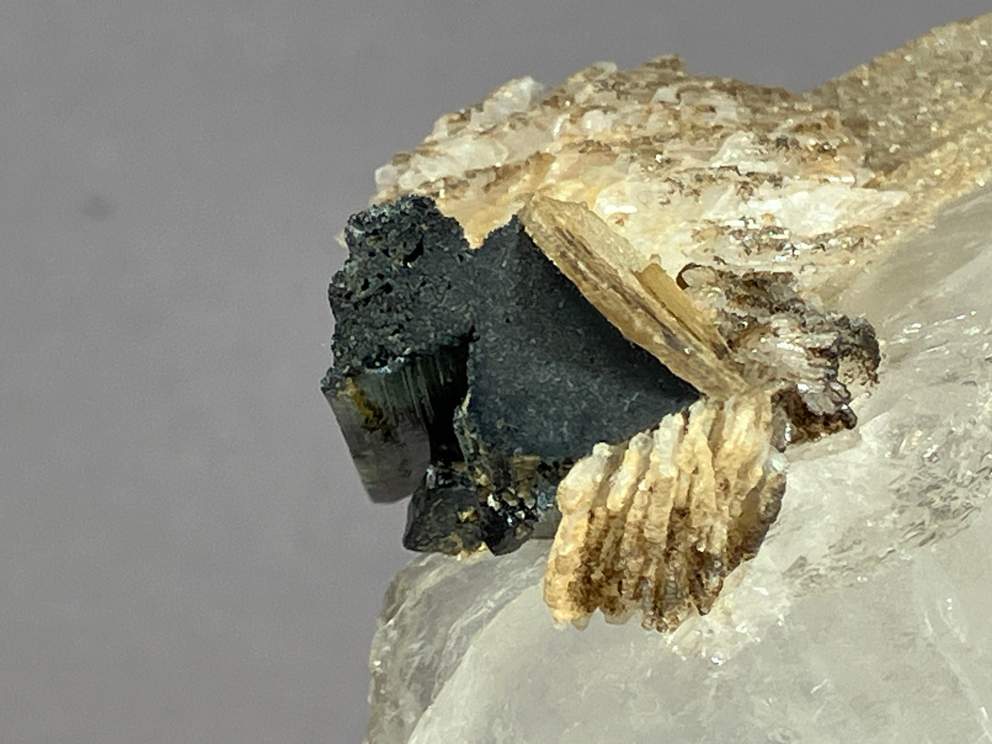 Turmalin/Quarz - Brasilien ca. 7x5cm