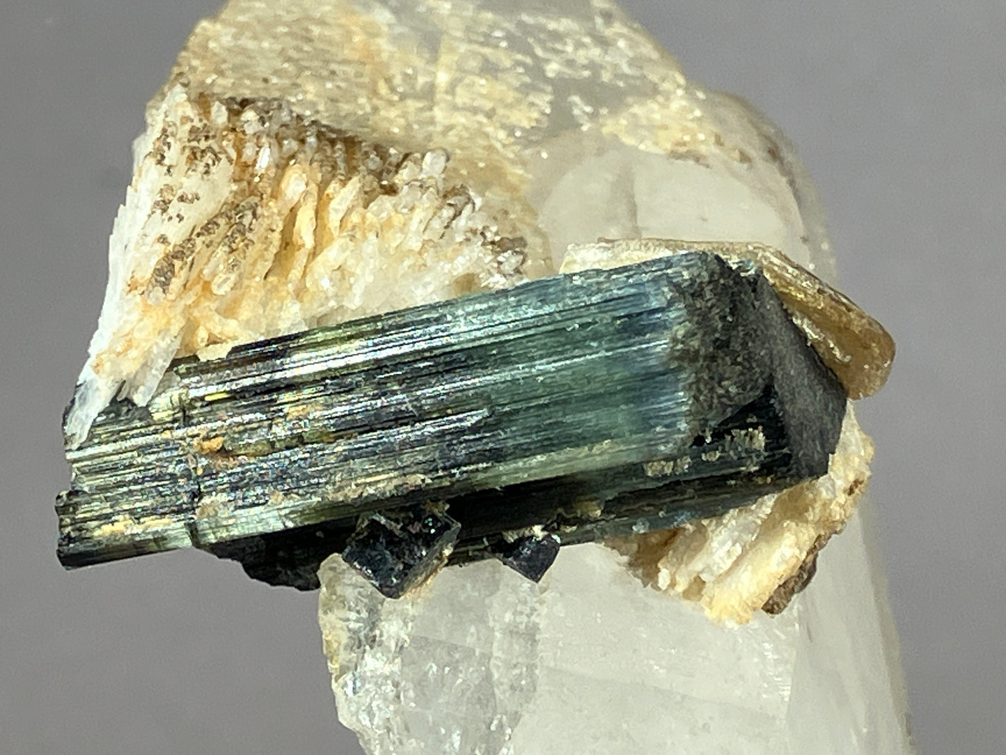 Turmalin/Quarz - Brasilien ca. 7x5cm