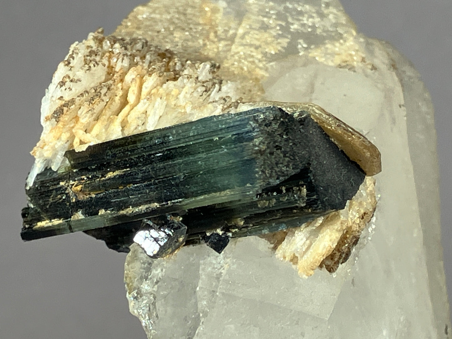 Turmalin/Quarz - Brasilien ca. 7x5cm
