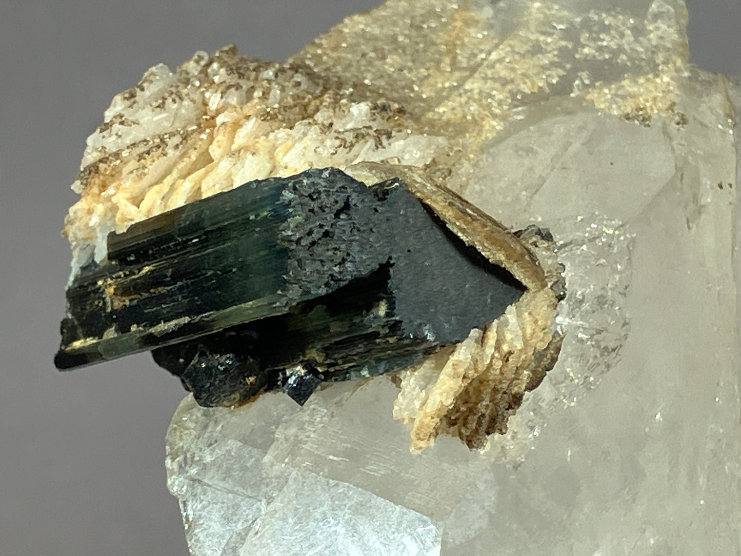 Turmalin/Quarz - Brasilien ca. 7x5cm
