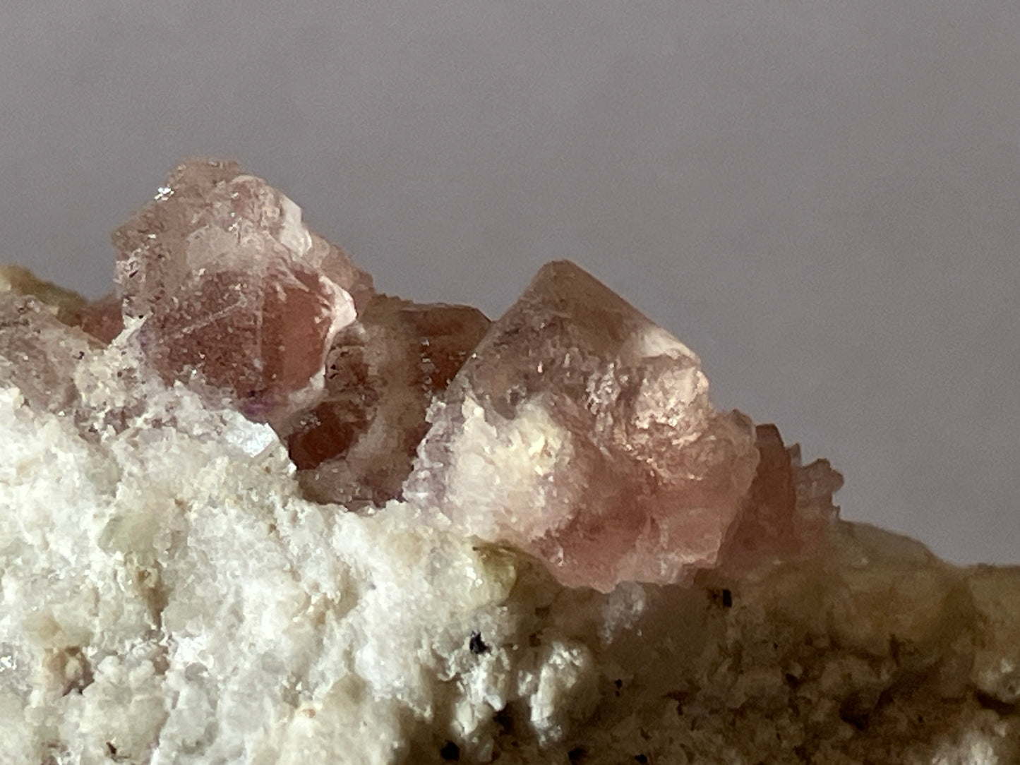 Rosa Fluorit/Rauchquarz - Kt.Bern/Schweiz ca. 5,7x4,5cm