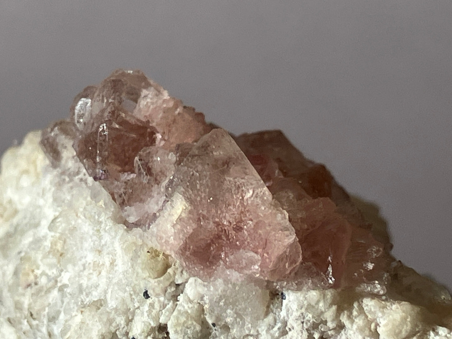 Rosa Fluorit/Rauchquarz - Kt.Bern/Schweiz ca. 5,7x4,5cm