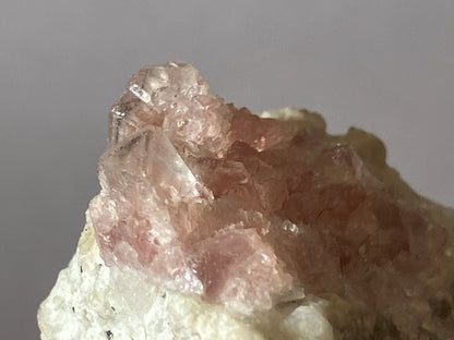 Rosa Fluorit/Rauchquarz - Kt.Bern/Schweiz ca. 5,7x4,5cm