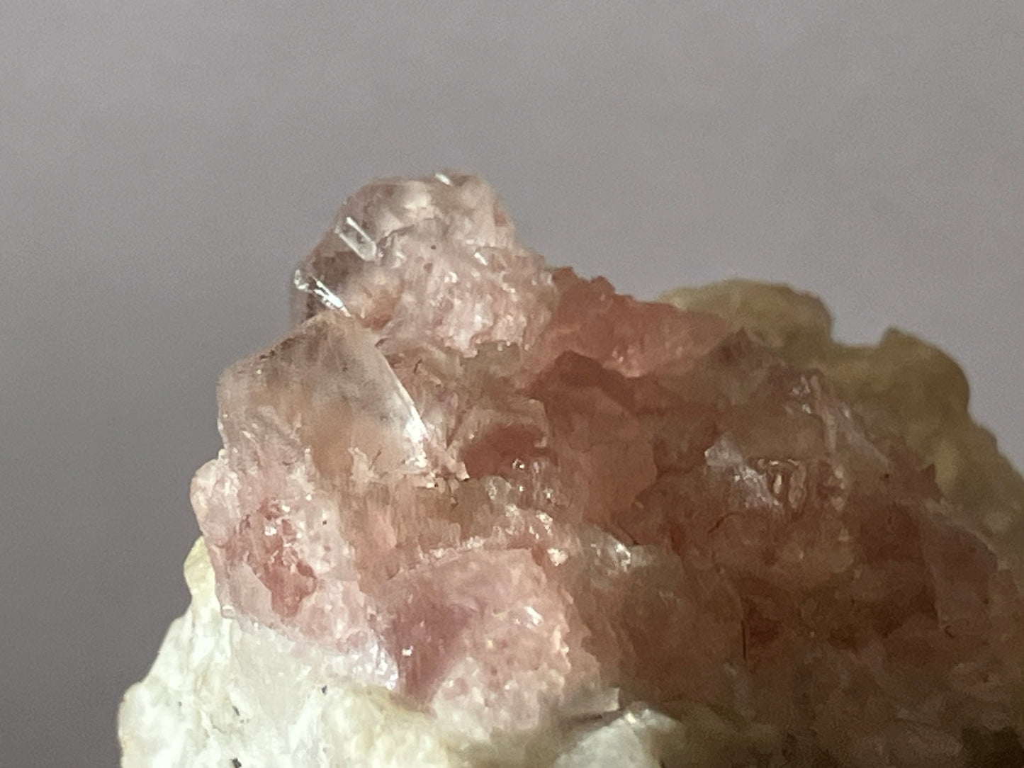 Rosa Fluorit/Rauchquarz - Kt.Bern/Schweiz ca. 5,7x4,5cm