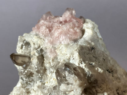 Rosa Fluorit/Rauchquarz - Kt.Bern/Schweiz ca. 5,7x4,5cm