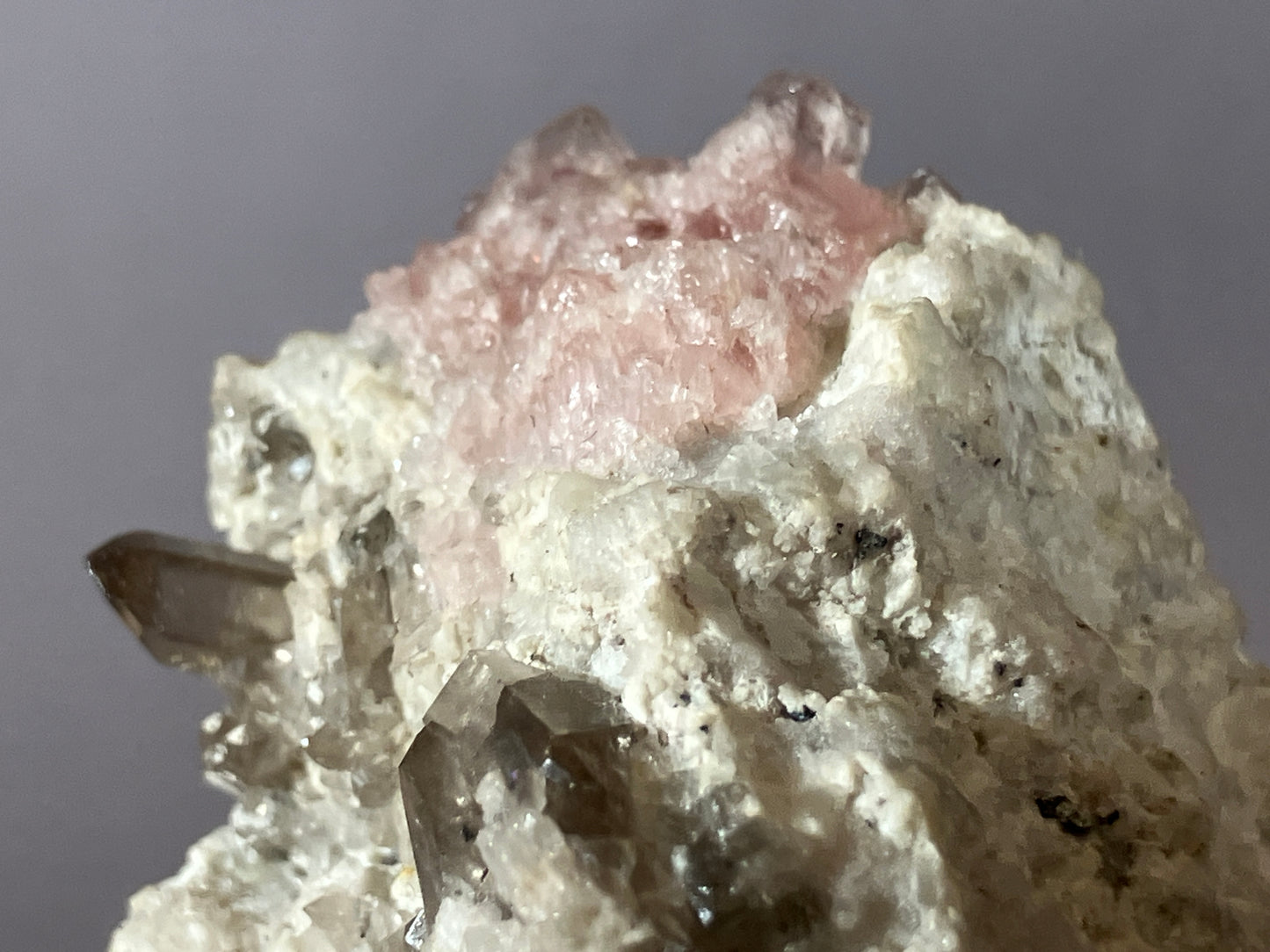 Rosa Fluorit/Rauchquarz - Kt.Bern/Schweiz ca. 5,7x4,5cm