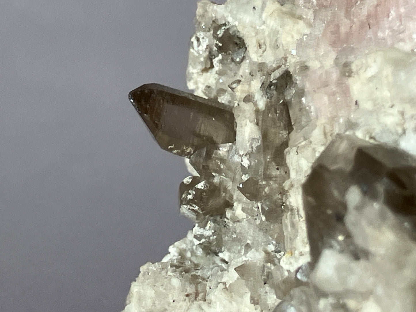 Rosa Fluorit/Rauchquarz - Kt.Bern/Schweiz ca. 5,7x4,5cm