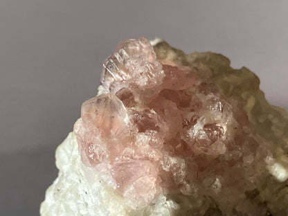 Rosa Fluorit/Rauchquarz - Kt.Bern/Schweiz ca. 5,7x4,5cm