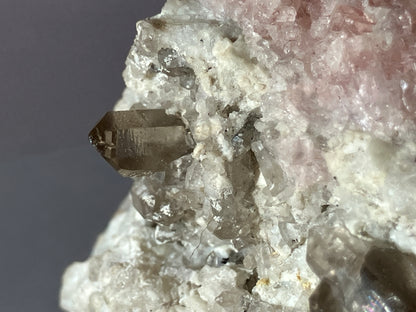 Rosa Fluorit/Rauchquarz - Kt.Bern/Schweiz ca. 5,7x4,5cm