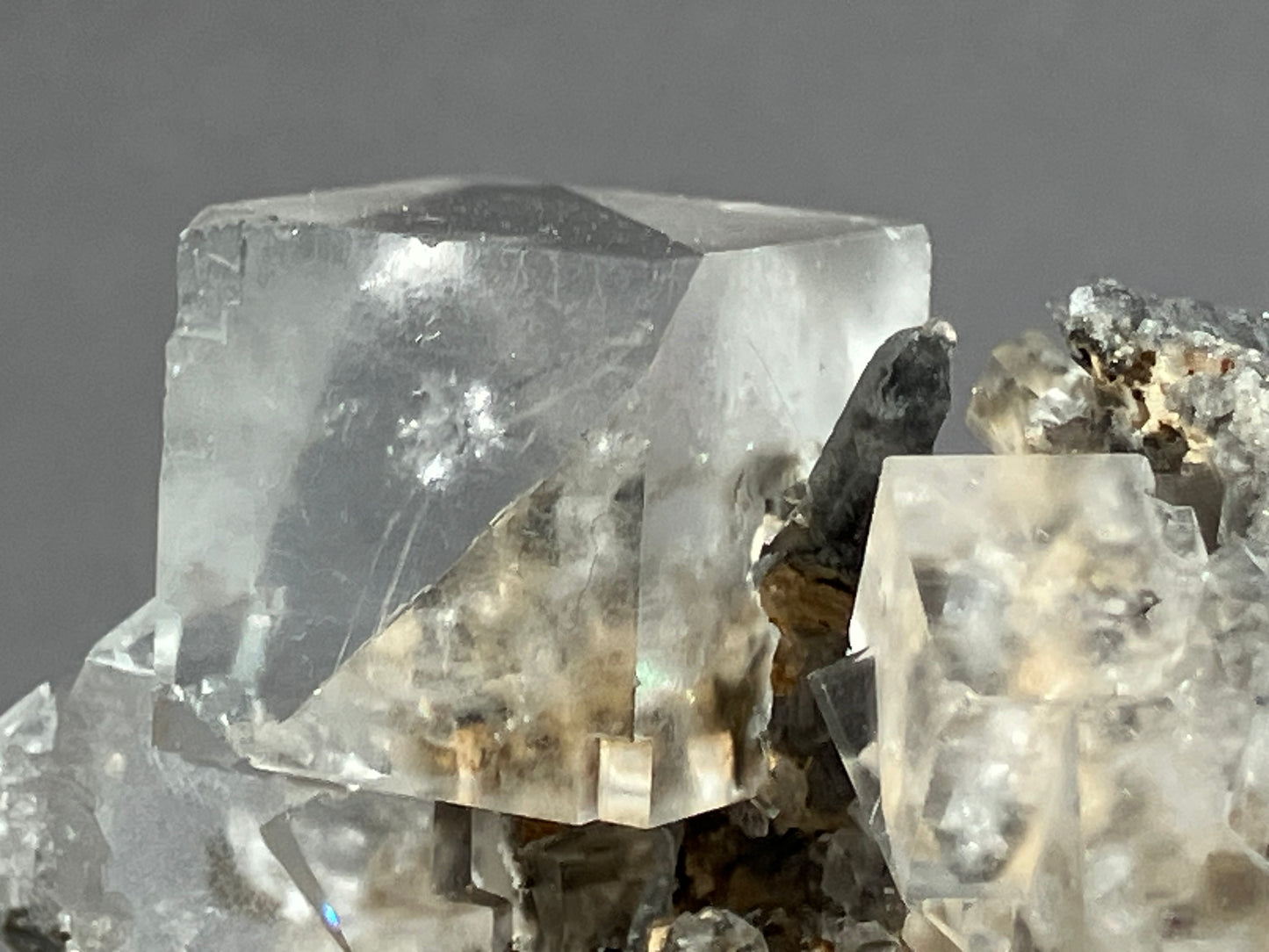 Fluorit mit Bergkristall - Dal`negorsk ca. 6x5cm