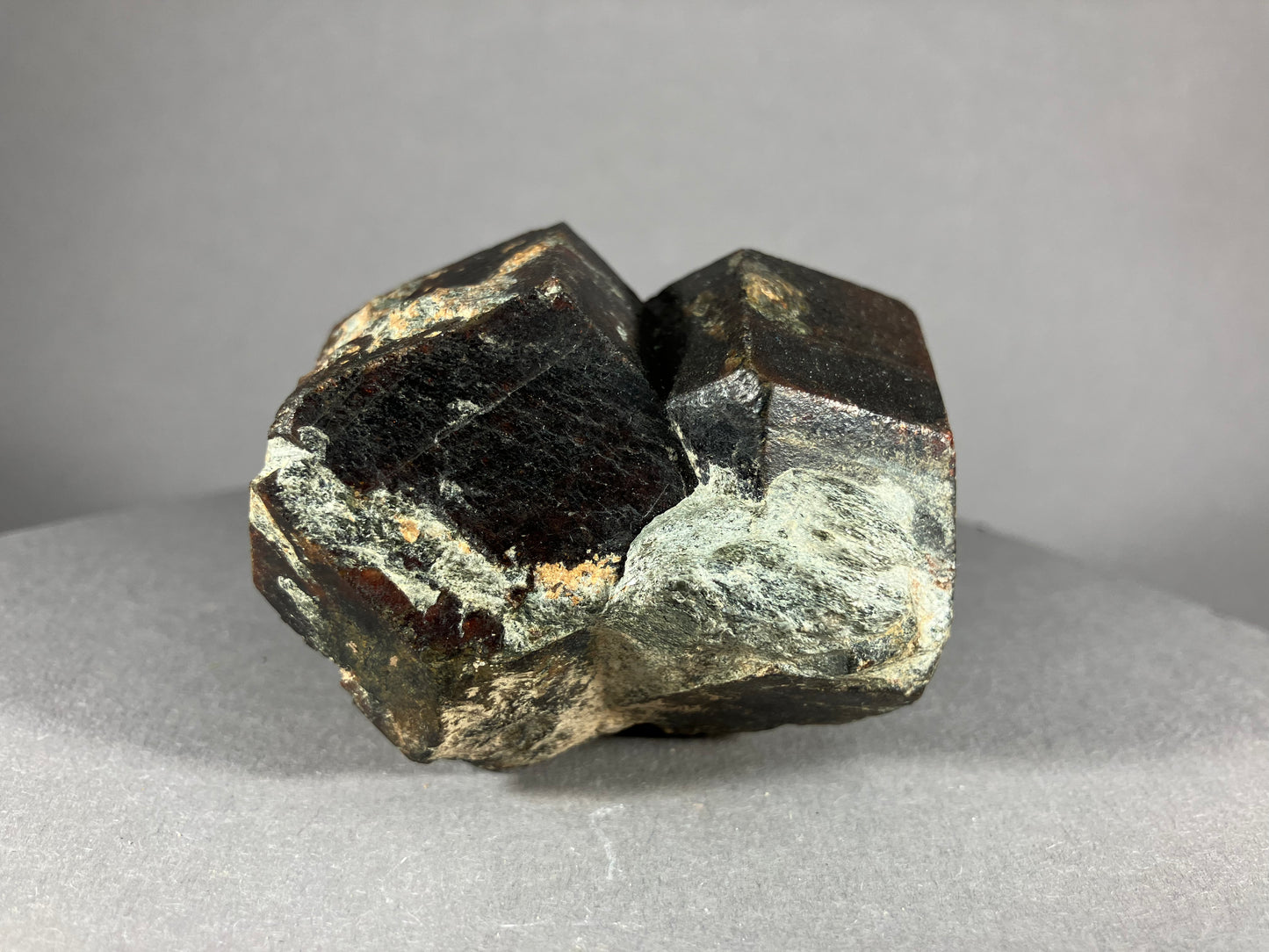 Granat - Ötztal ca. 6,5x5,5cm