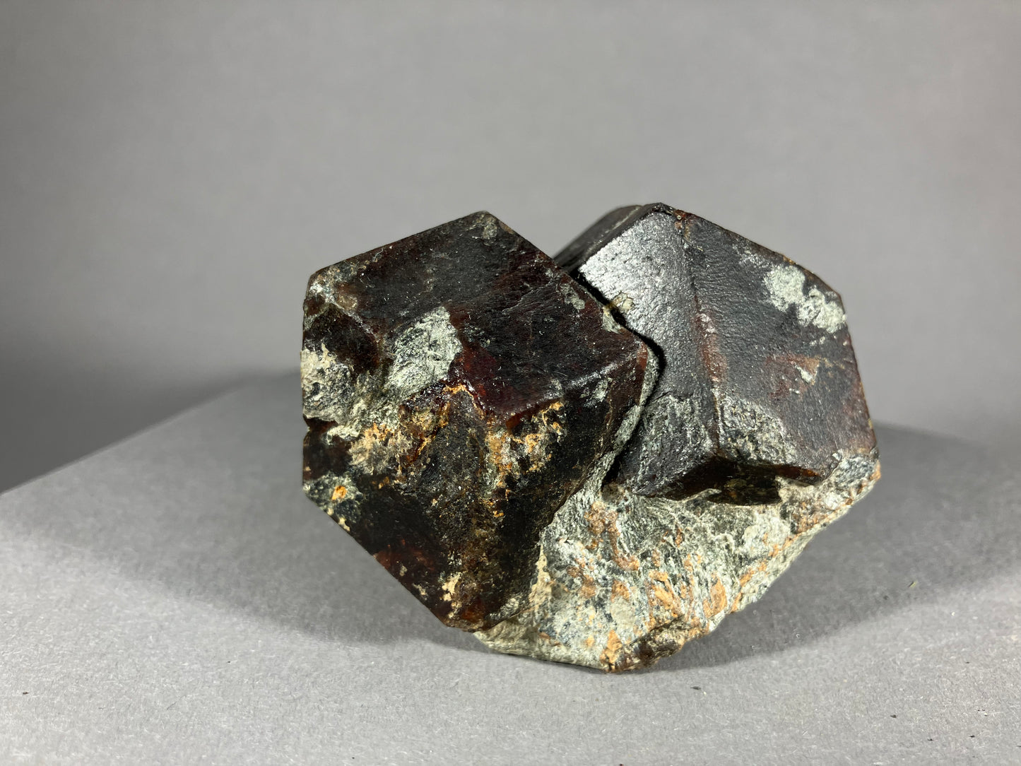 Granat - Ötztal ca. 6,5x5,5cm