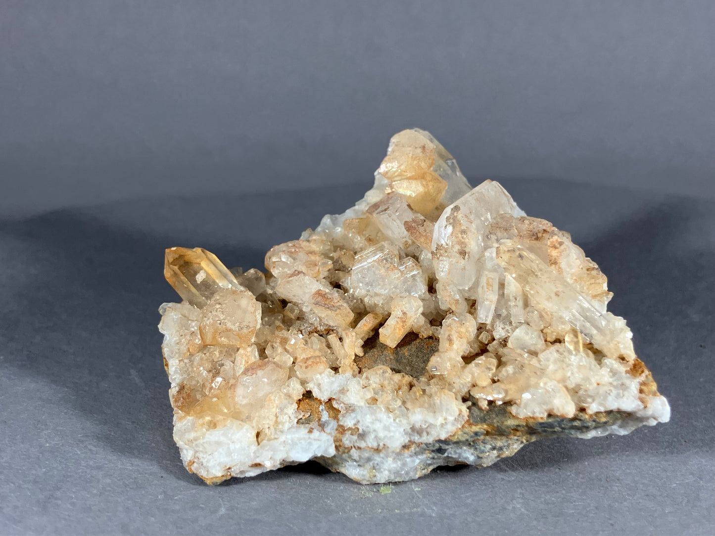 Albit/Bergkristall - Schmirn ca. 5,5x4,5cm