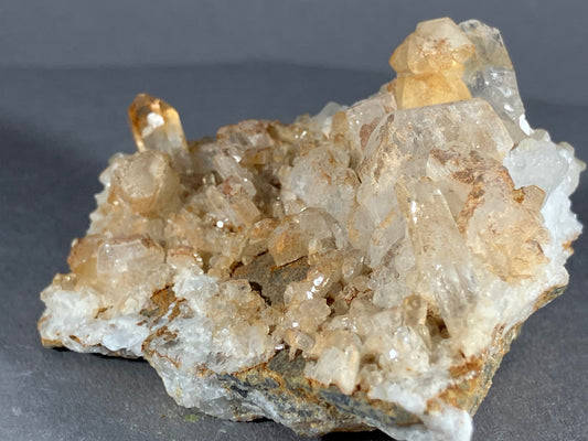 Albit/Bergkristall - Schmirn ca. 5,5x4,5cm