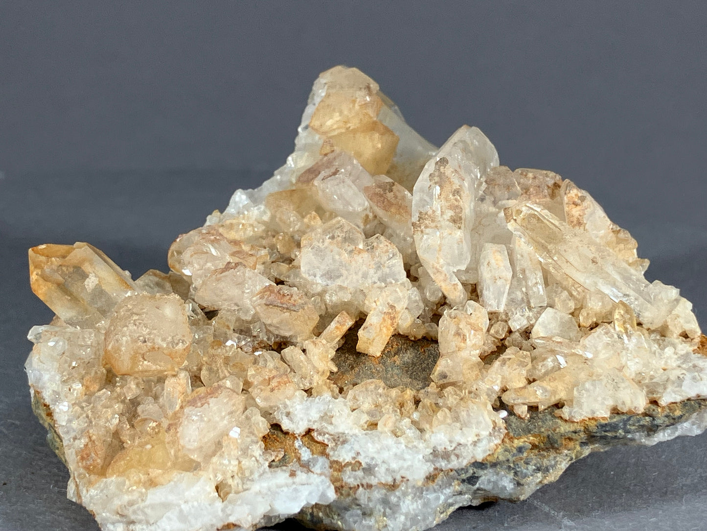 Albit/Bergkristall - Schmirn ca. 5,5x4,5cm