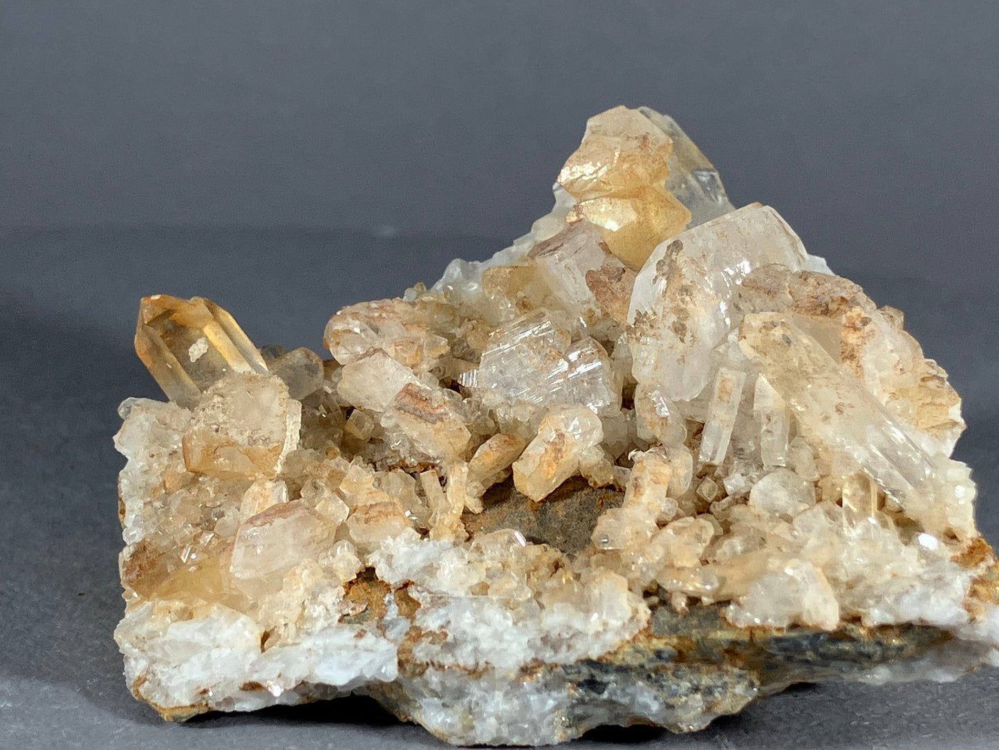 Albit/Bergkristall - Schmirn ca. 5,5x4,5cm