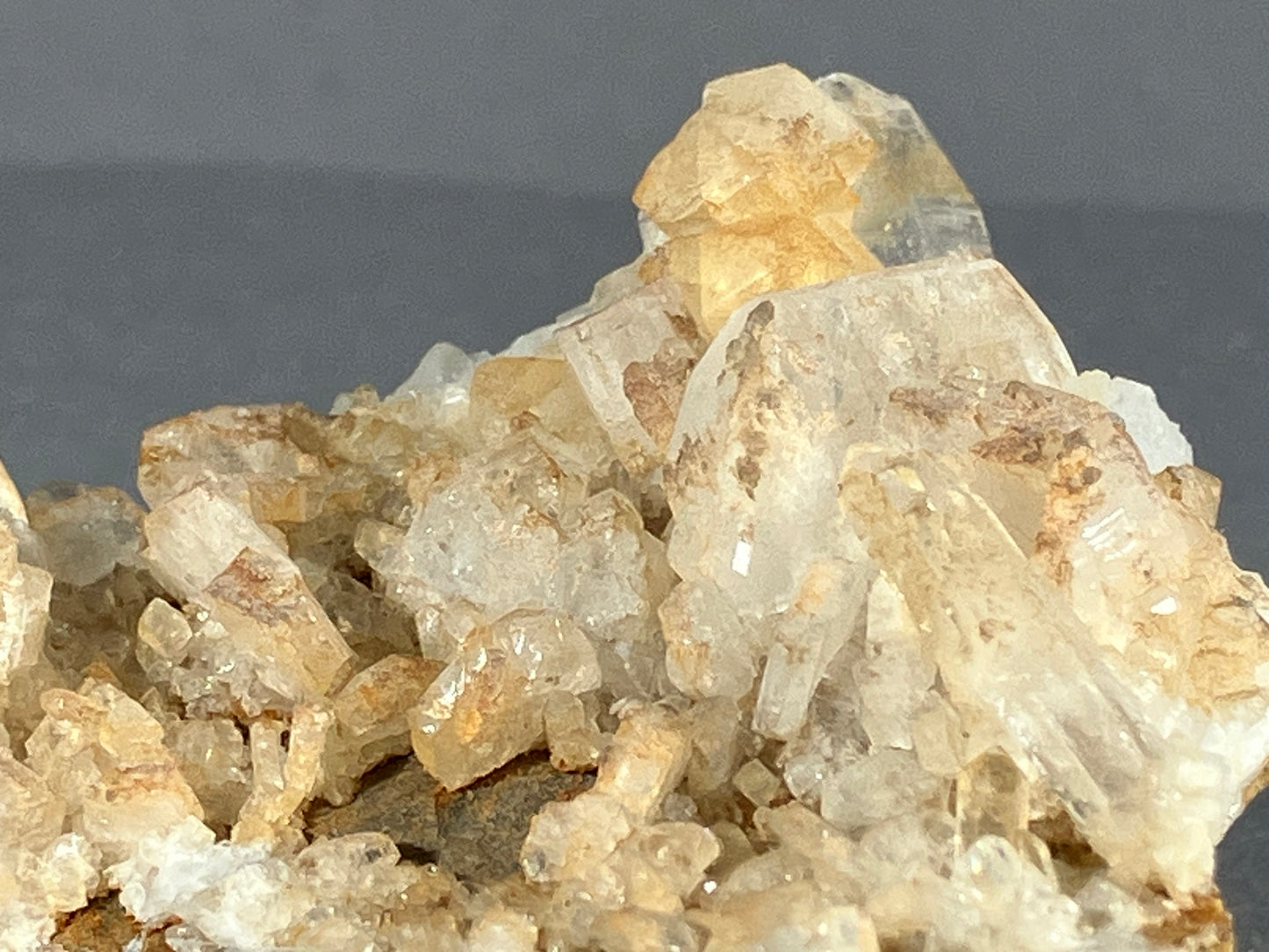 Albit/Bergkristall - Schmirn ca. 5,5x4,5cm