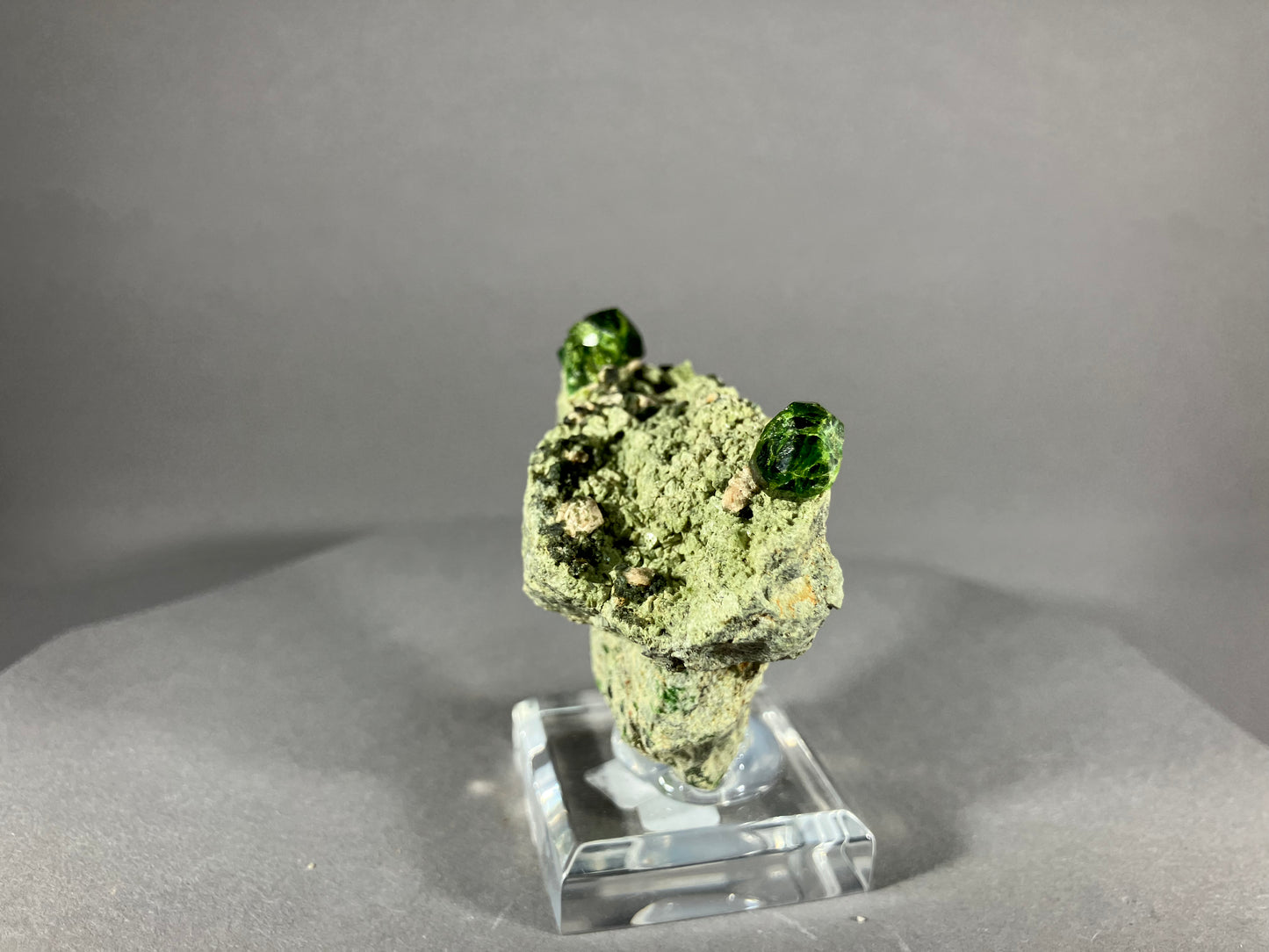 Granat (Demantoid) - Iran ca. 5,5x4cm