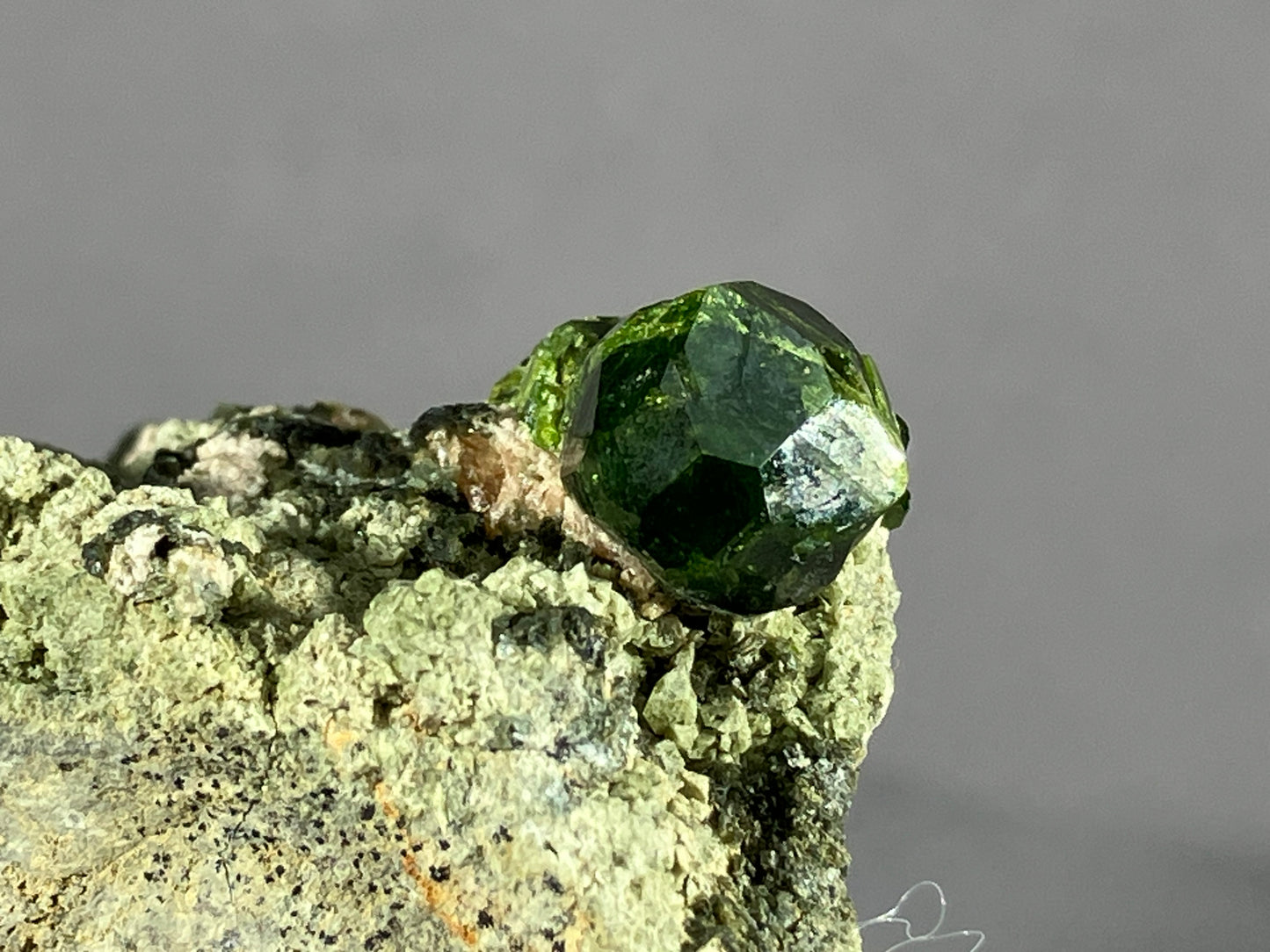 Granat (Demantoid) - Iran ca. 5,5x4cm