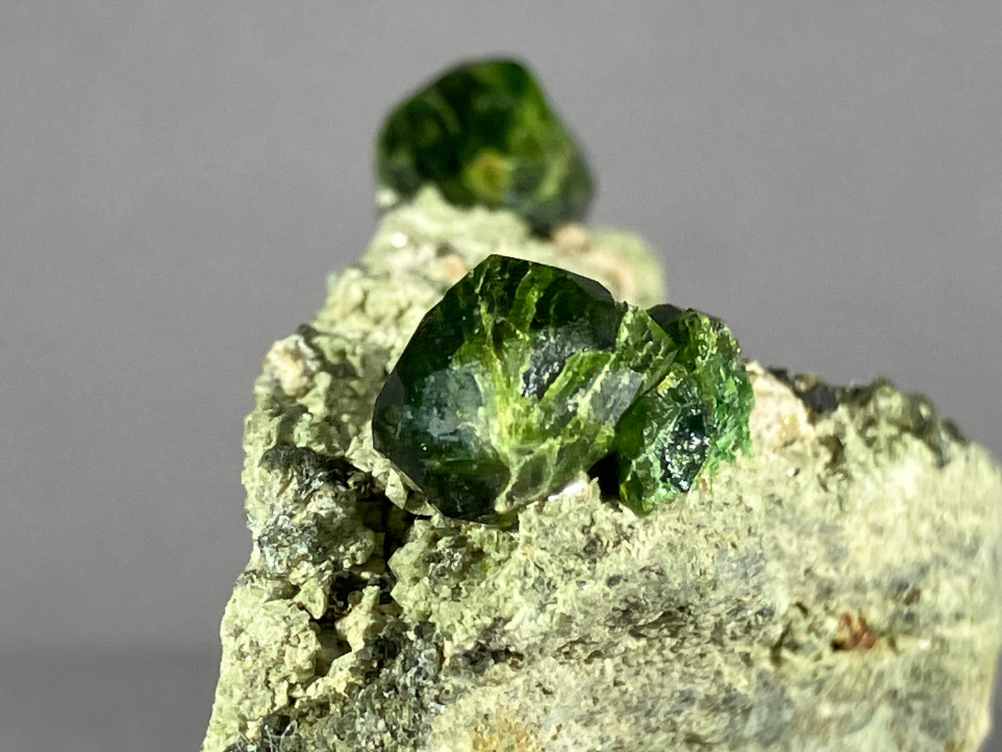 Granat (Demantoid) - Iran ca. 5,5x4cm