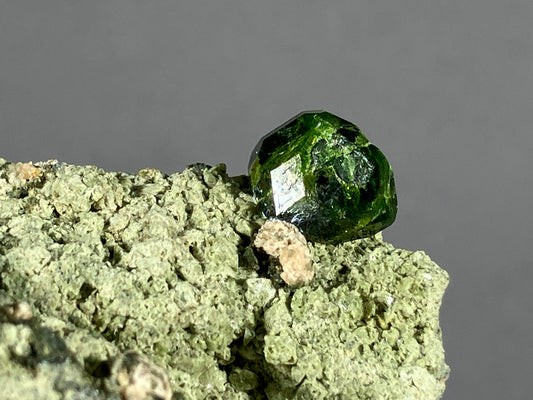 Granat (Demantoid) - Iran ca. 5,5x4cm