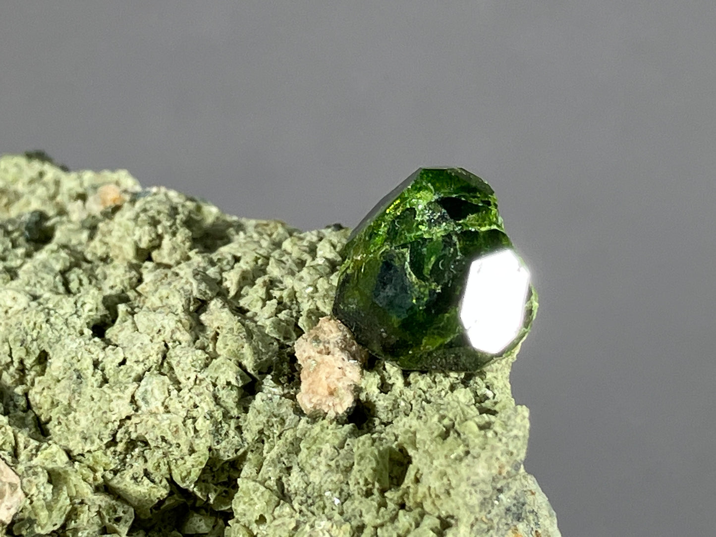 Granat (Demantoid) - Iran ca. 5,5x4cm