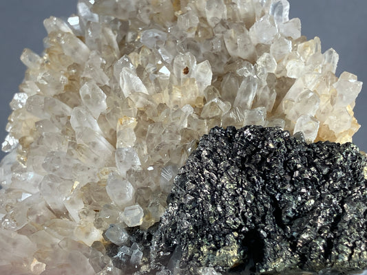 Bergkristall/Chalkopyrit - Cavnic ca. 15,5x14cm