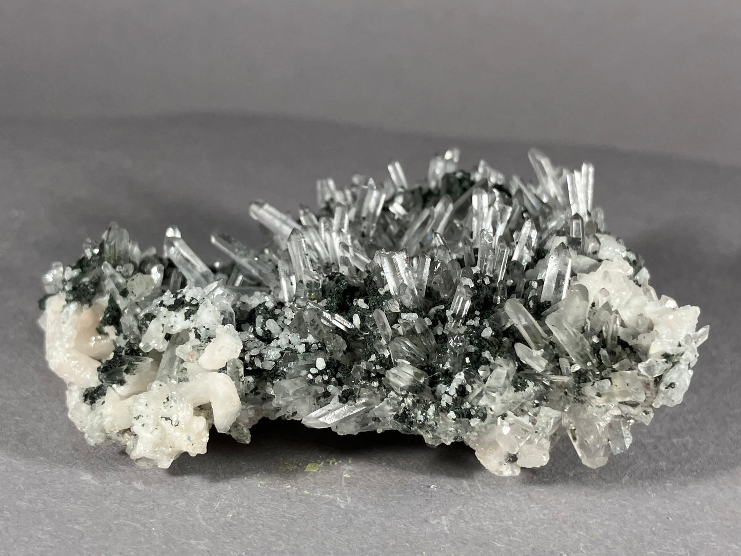 Bergkristall/Nadelquarz - Madan ca. 6x4cm