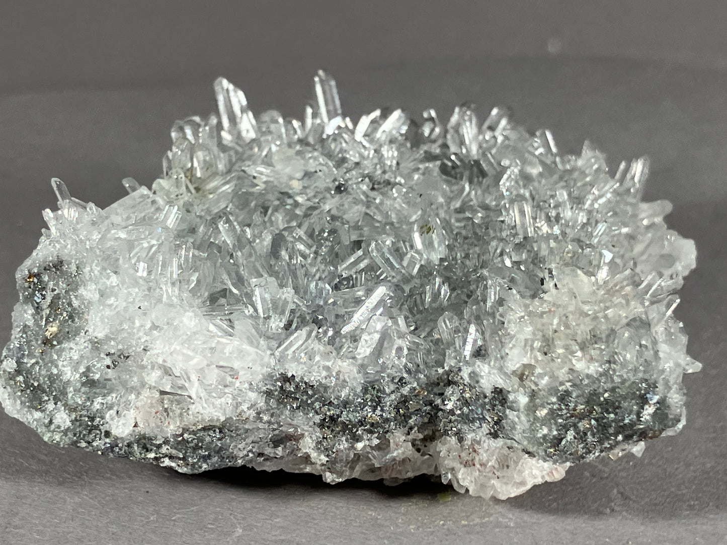 Bergkristall/Nadelquarz - Madan ca. 6x5cm