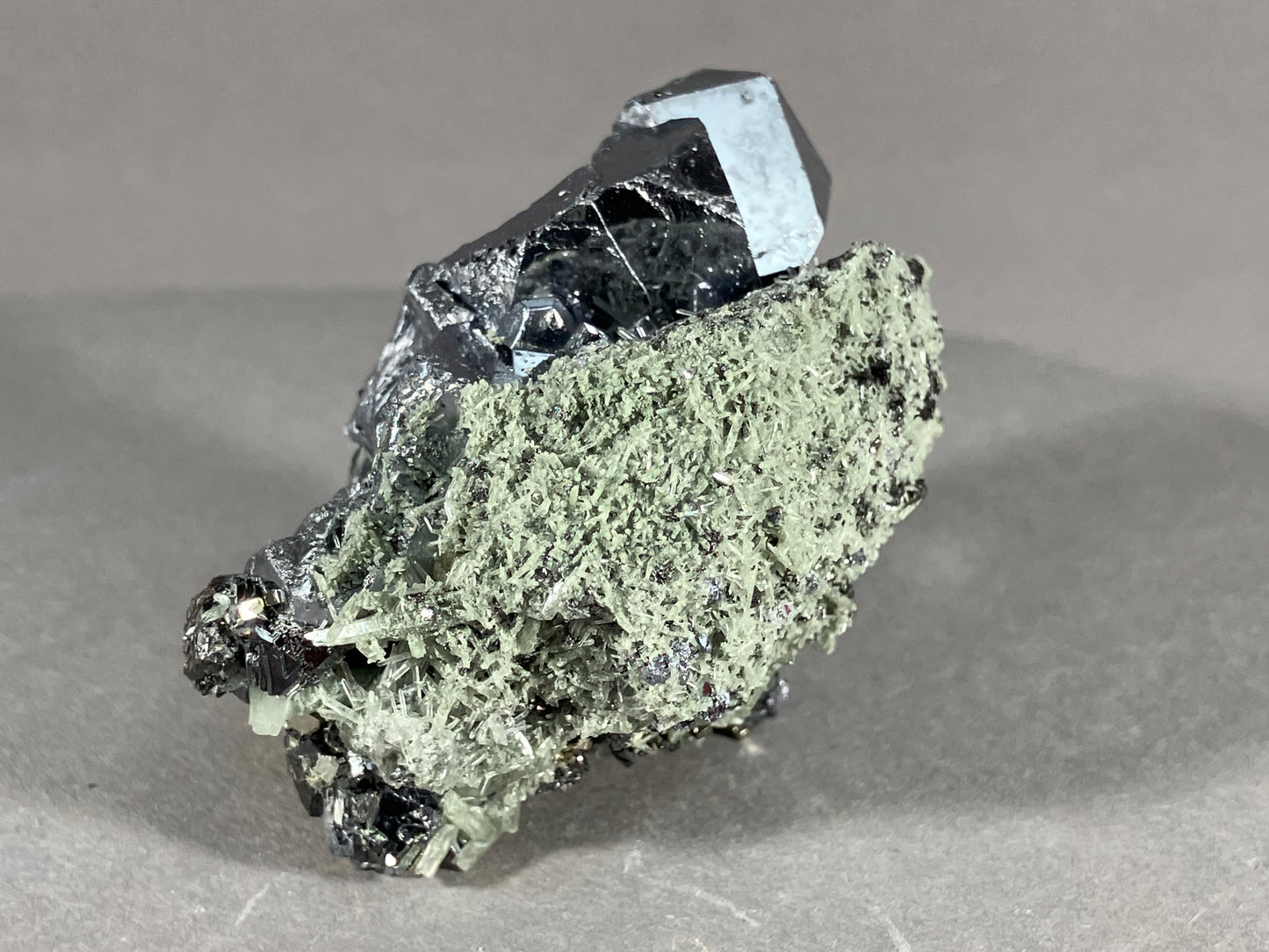 Bleiglanz/Nadelquarz - Madan ca. 5,5x4cm