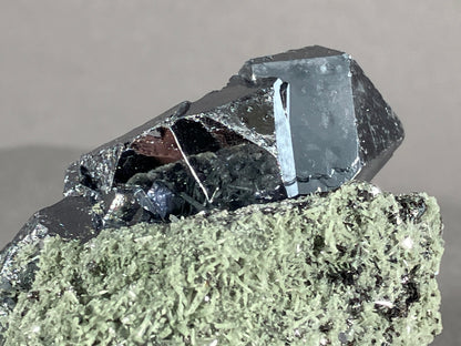 Bleiglanz/Nadelquarz - Madan ca. 5,5x4cm