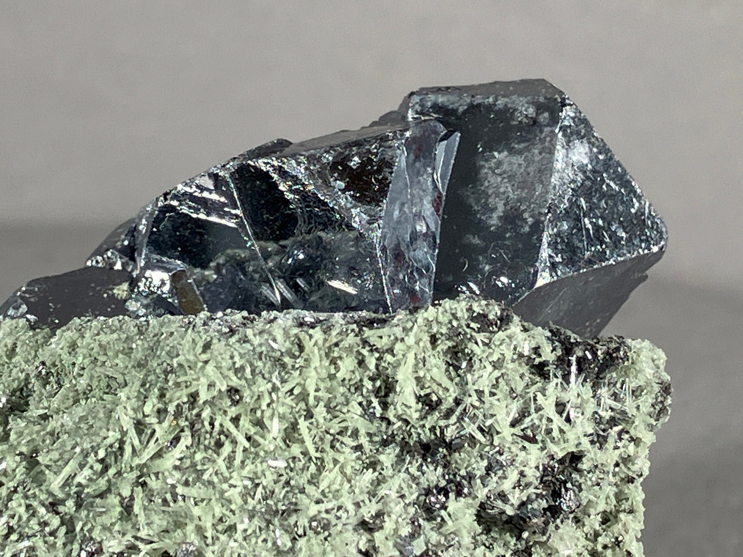 Bleiglanz/Nadelquarz - Madan ca. 5,5x4cm