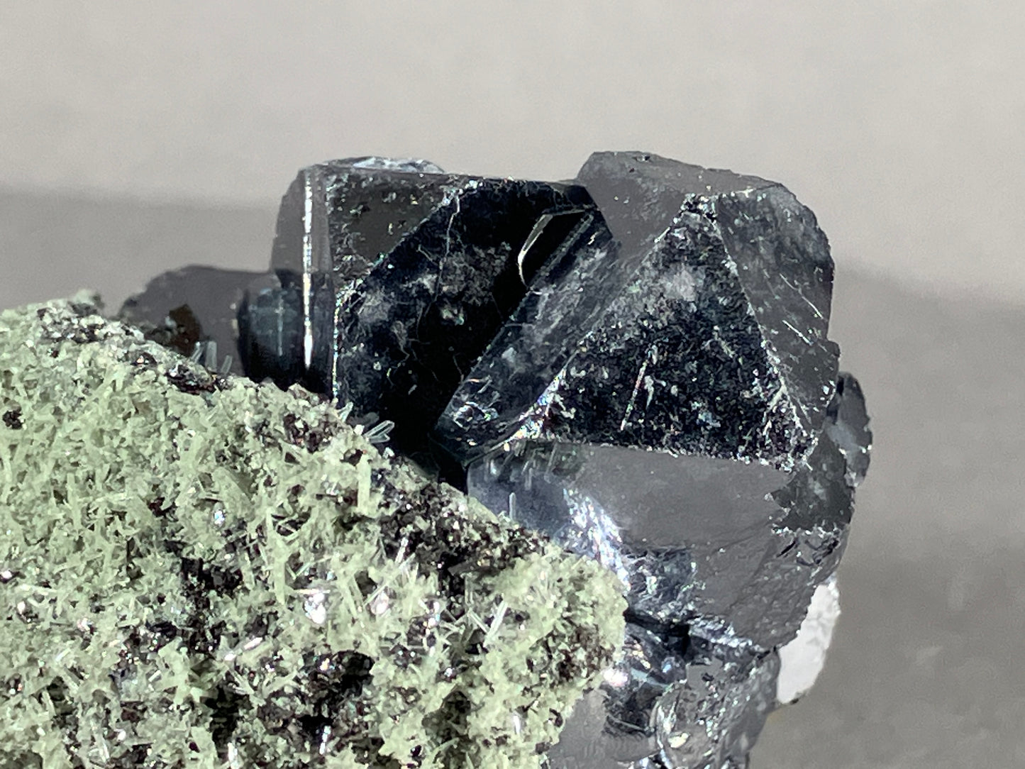 Bleiglanz/Nadelquarz - Madan ca. 5,5x4cm