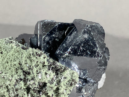 Bleiglanz/Nadelquarz - Madan ca. 5,5x4cm